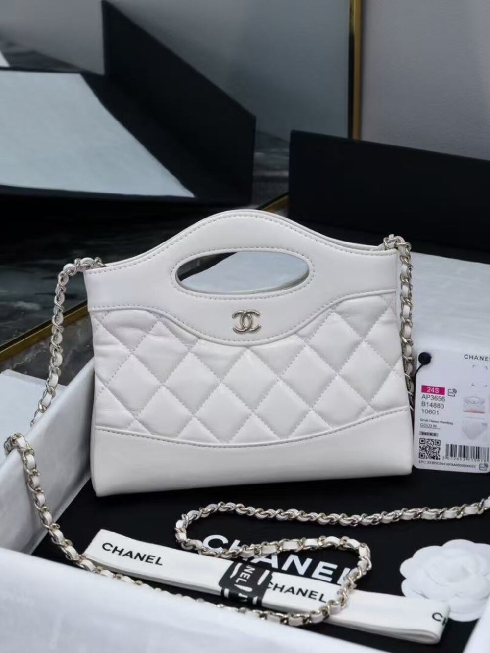 Classic CHANEL bag: A Stylish and Versatile Choice for Elegance